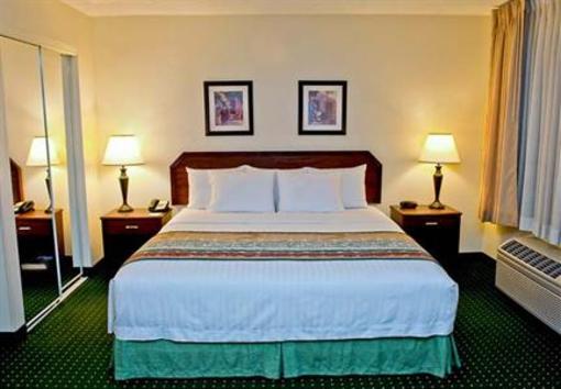 фото отеля Towneplace Suites Naperville