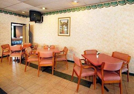 фото отеля Motel 6 Staunton