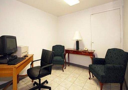 фото отеля Motel 6 Staunton