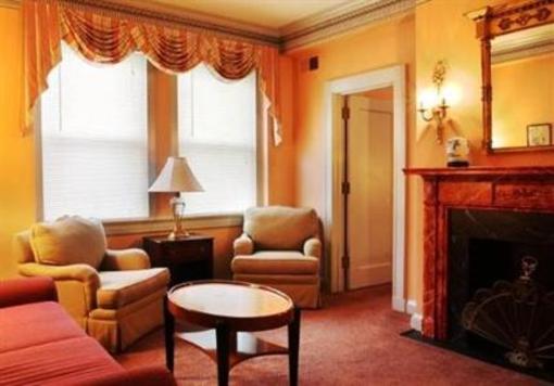 фото отеля Hopkins Inn
