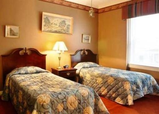 фото отеля Hopkins Inn