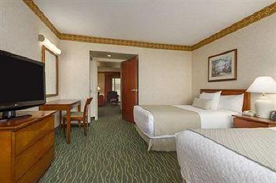 фото отеля Embassy Suites Hotel Tampa-USF/Near Busch Gardens