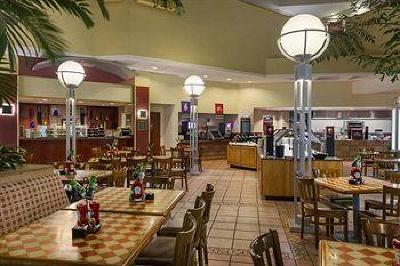 фото отеля Embassy Suites Hotel Tampa-USF/Near Busch Gardens
