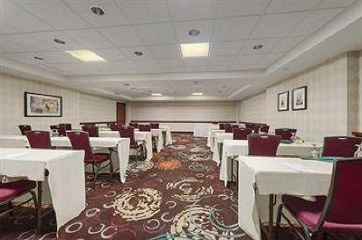 фото отеля Embassy Suites Hotel Tampa-USF/Near Busch Gardens