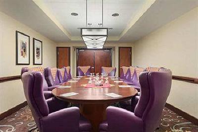 фото отеля Embassy Suites Hotel Tampa-USF/Near Busch Gardens