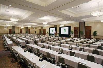 фото отеля Embassy Suites Hotel Tampa-USF/Near Busch Gardens