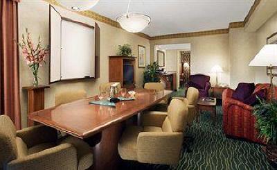 фото отеля Embassy Suites Hotel Tampa-USF/Near Busch Gardens