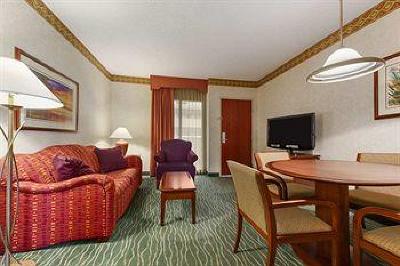 фото отеля Embassy Suites Hotel Tampa-USF/Near Busch Gardens
