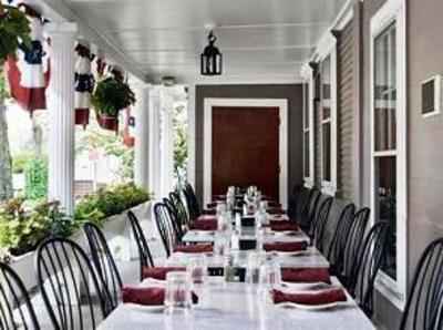 фото отеля Concord's Colonial Inn