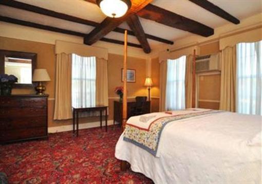 фото отеля Concord's Colonial Inn