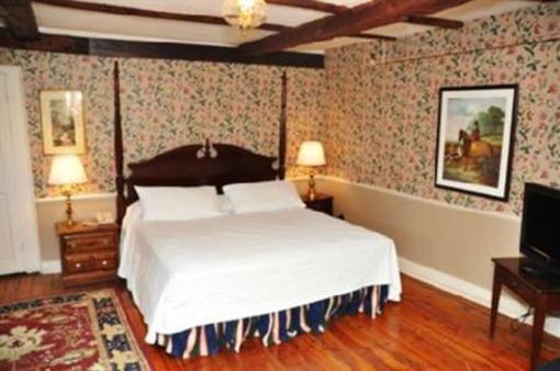 фото отеля Concord's Colonial Inn