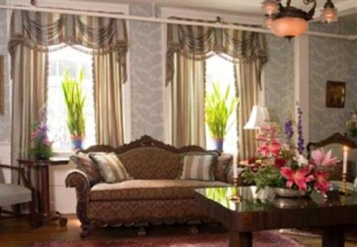 фото отеля Concord's Colonial Inn