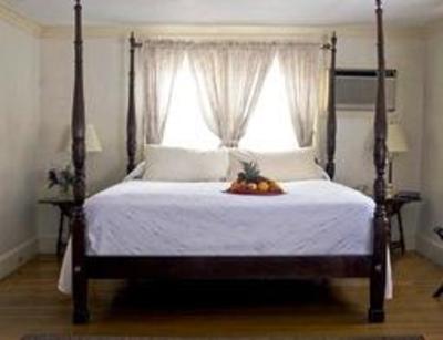 фото отеля Concord's Colonial Inn