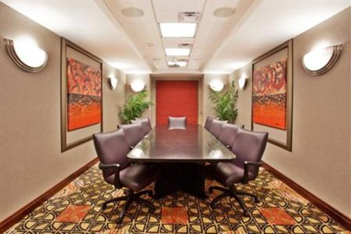фото отеля Holiday Inn Express Hotel & Suites Cumming
