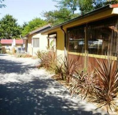 фото отеля Kickback Cottages Lakes Entrance
