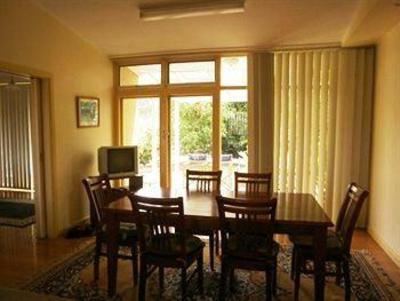 фото отеля Kickback Cottages Lakes Entrance
