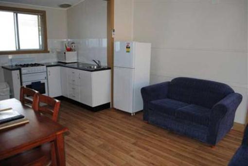 фото отеля Kickback Cottages Lakes Entrance