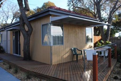 фото отеля Kickback Cottages Lakes Entrance