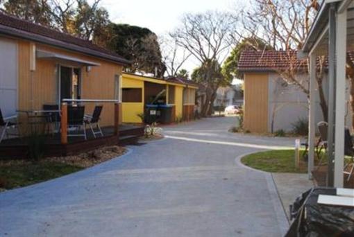 фото отеля Kickback Cottages Lakes Entrance