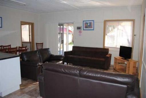 фото отеля Kickback Cottages Lakes Entrance