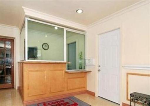 фото отеля Econo Lodge Inn & Suites Garden Grove