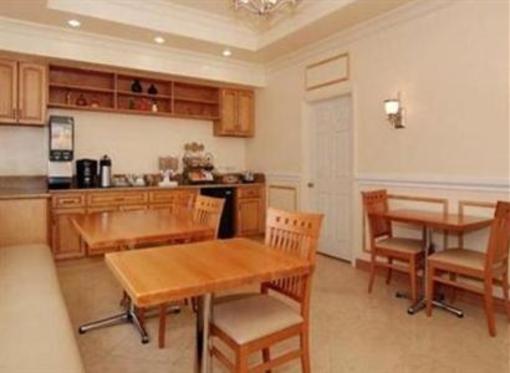 фото отеля Econo Lodge Inn & Suites Garden Grove