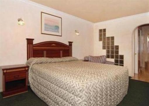 фото отеля Econo Lodge Inn & Suites Garden Grove