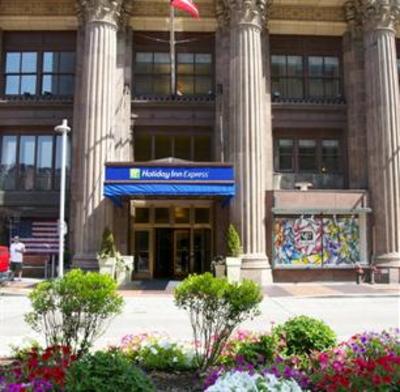 фото отеля Holiday Inn Express Cleveland Downtown