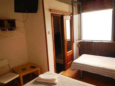 фото отеля Hostal Helena