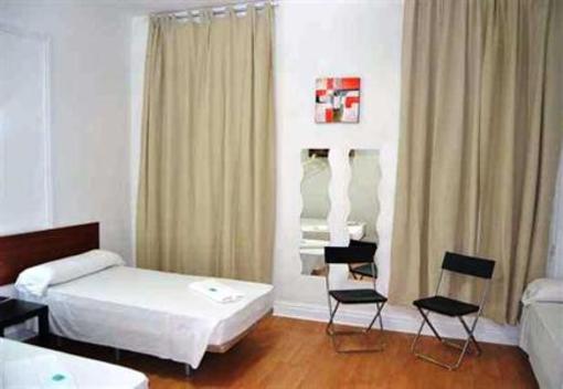 фото отеля Hostal Helena