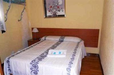 фото отеля Hostal Helena