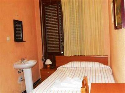 фото отеля Hostal Helena