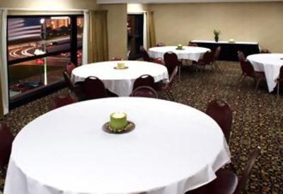 фото отеля Holiday Inn Express Omaha West-90th Street