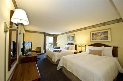 фото отеля Hampton Inn & Suites Atlanta Airport North