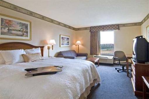 фото отеля Hampton Inn & Suites Atlanta Airport North