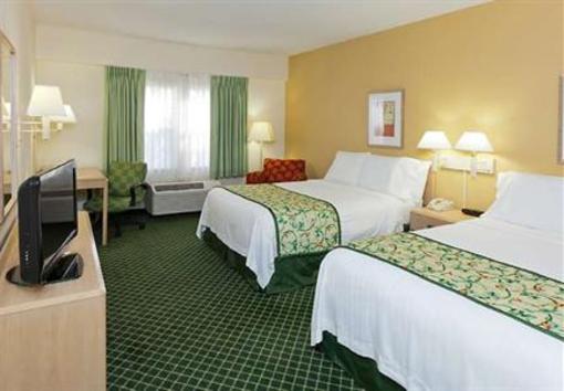 фото отеля Fairfield Inn and Suites Clearwater Bayside