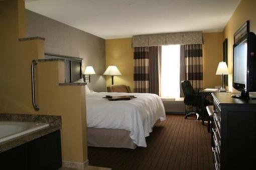 фото отеля Hampton Inn Holland