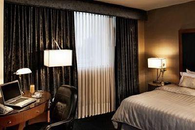 фото отеля Executive Plaza Coquitlam