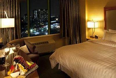 фото отеля Executive Plaza Coquitlam