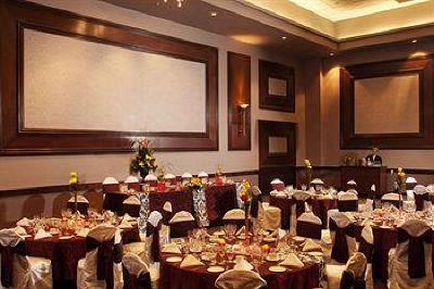 фото отеля Executive Plaza Coquitlam
