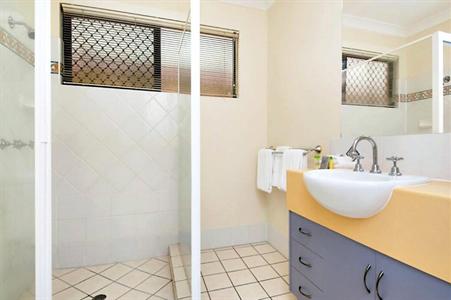 фото отеля Best Western Central Plaza Apartments Cairns