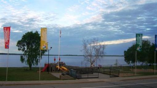 фото отеля Holiday Inn Express Hotel & Suites North Bay