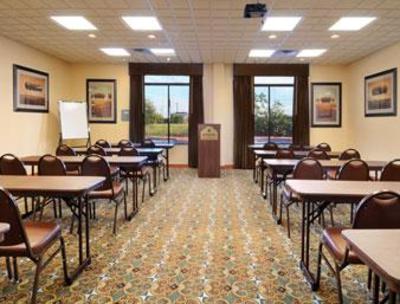 фото отеля Wingate by Wyndham New Braunfels