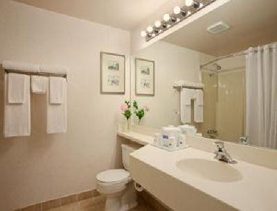 фото отеля Lakeshore (North Bay) Travelodge