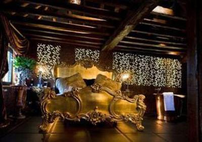 фото отеля Crazy Bear Beaconsfield