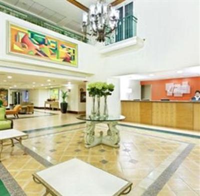 фото отеля Holiday Inn Express Galerias San Jeronimo