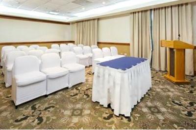 фото отеля Holiday Inn Express Galerias San Jeronimo