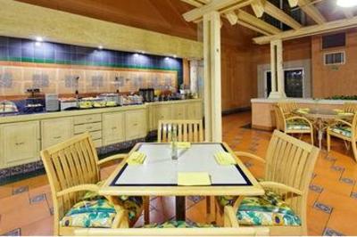 фото отеля Holiday Inn Express Galerias San Jeronimo