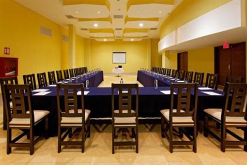 фото отеля Holiday Inn Express Nuevo Laredo