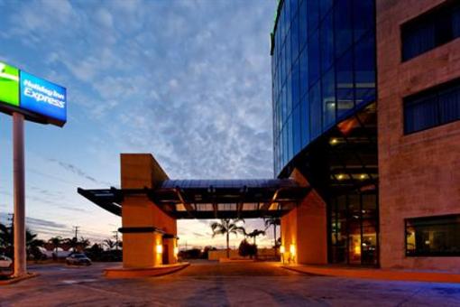 фото отеля Holiday Inn Express Nuevo Laredo